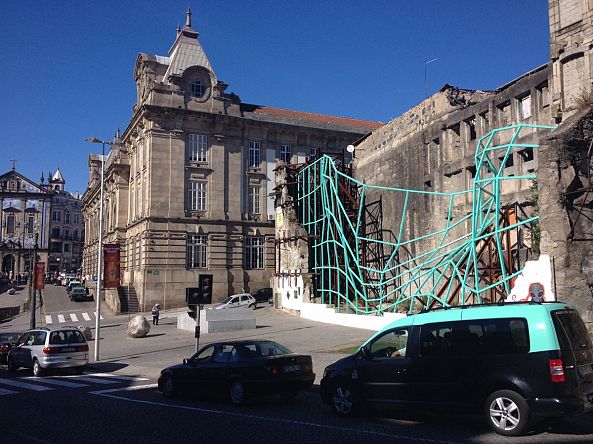 Green metal mesh's taxi, Porto 2016-Patrick Witthoff